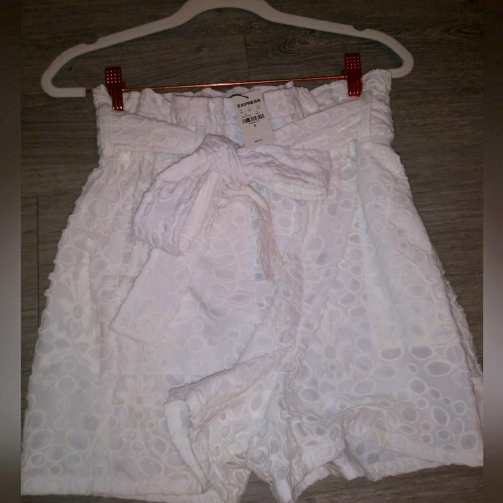 express super cute white highwasted eyelet shorts. sz. small nwt elastic waist
